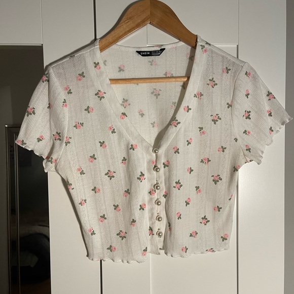 Shein floral print faux pearl knit buttoned top, crop white and pink flowers - Picture 4 of 6